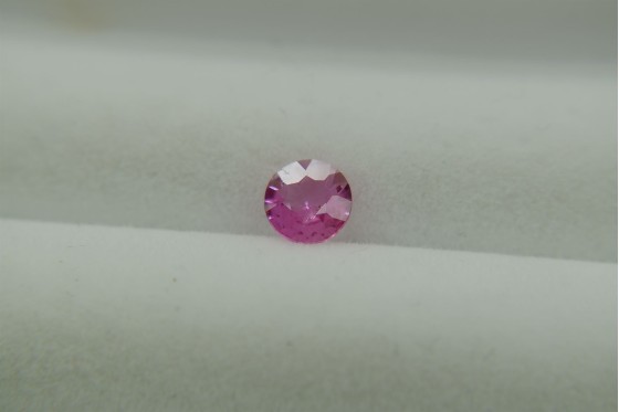 Strong Pink Sapphire - Round - 0.55 ct - COR authenticated