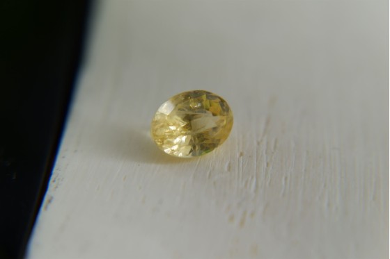 Intense Neon Yellow Sapphire - Oval - 2.05 ct - COR authenticated