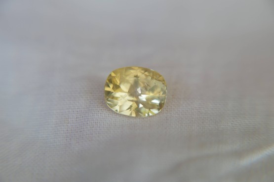 Pastel Yellow Premium Handcrafted Sapphire - Rectangular - 2.598 ct - IGL certified
