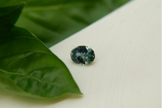 Yellowish Green Sapphire - Oval - 0.60 ct - COR authenticated