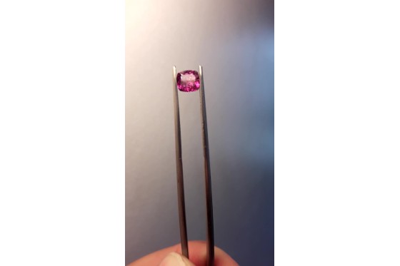 Purplish Pink Sapphire - Cushion - 1.53 ct - GIA certified
