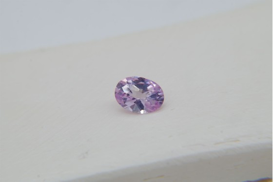 Bi-Color Metallic Violet-Pink Sapphire - Oval - 0.82 ct - COR authenticated