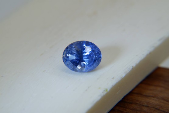 Appraised Premium: Neon Cornflower Blue Sapphire - Oval - 2.64 ct - IGL certified