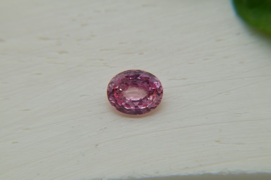 Rare: Vivid Padparadscha Sapphire - Oval - 1.51 ct - CSL certified