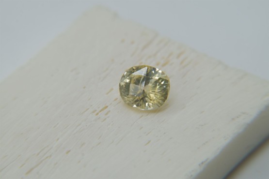 Premium: Vivid Lemon Yellow Sapphire - Rectangular - 1.819 ct - IGL certified