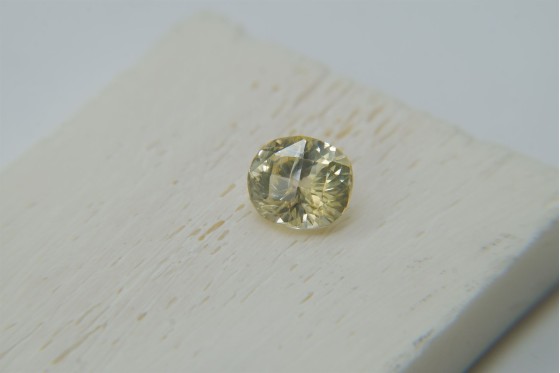 Premium: Vivid Lemon Yellow Sapphire - Rectangular - 1.819 ct - IGL certified
