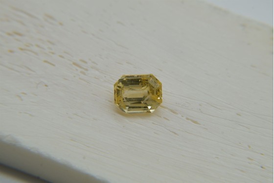 Premium: Vivid Lemon Yellow Sapphire - Octagon - 1.565 ct - IGL certified