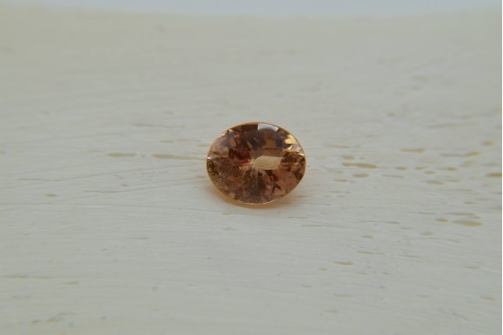 Premium: Pink-Orange Padparadscha-Like Sapphire - Oval - 1.387 ct - IGL certified
