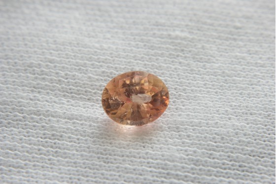 Premium: Pink-Orange Padparadscha-Like Sapphire - Oval - 1.387 ct - IGL certified