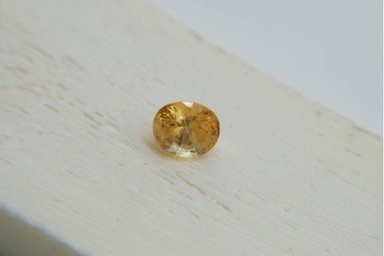 Premium: Vivid Orange-Yellow Sapphire - Oval - 1.755 ct - IGL certified