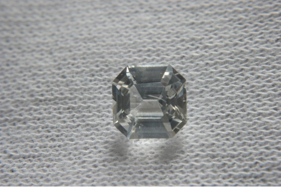 Premium: Vivid Crisp White Sapphire - Octagon - 1.682 ct - AGL certified