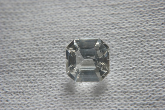 Premium: Vivid Crisp White Sapphire - Octagon - 1.682 ct - AGL certified