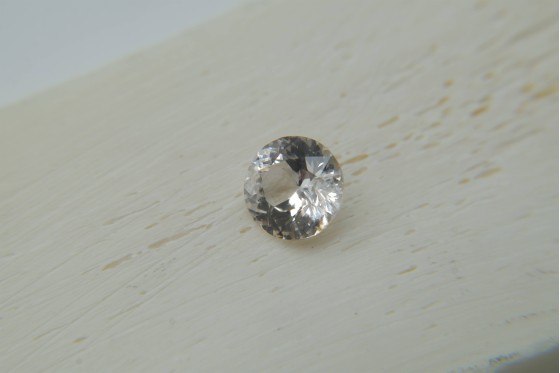 Premium: Vivid White Sapphire - Round - 1.647 ct - IGL certified