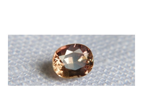 Multi-Color Yellow Sapphire - Oval - 0.56 ct - GIA certified