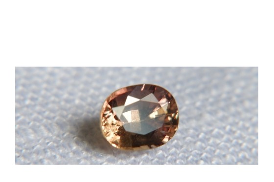 Multi-Color Yellow Sapphire - Oval - 0.56 ct - GIA certified