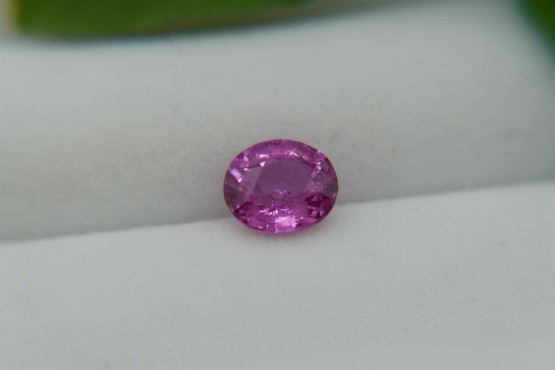 Vivid Pink Sapphire - Oval - 2.05 ct - COR authenticated