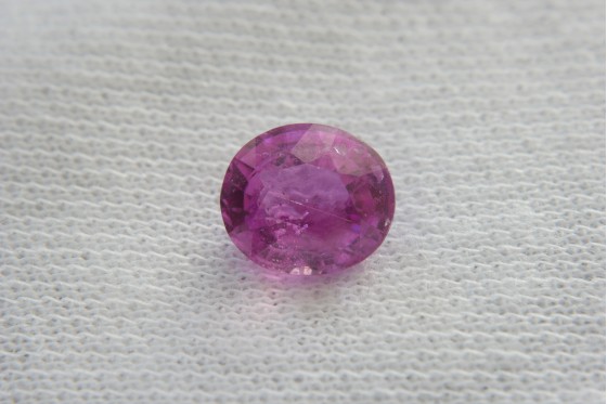 Vivid Pink Sapphire - Oval - 2.05 ct - COR authenticated