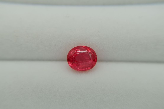 Rare: Neon Orangish-Red Mahenge Spinel - Oval - 1.581 ct - AGL certified