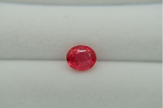 Rare: Neon Orangish-Red Mahenge Spinel - Oval - 1.581 ct - AGL certified