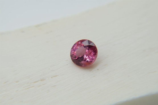 Appraised Premium: Vivid Orangish-Red Spinel - Round - 1.70 ct - COR authenticated