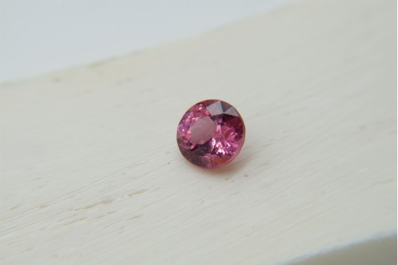 Appraised Premium: Vivid Orangish-Red Spinel - Round - 1.70 ct - COR authenticated