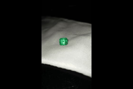 Rare: Muzo Mine Vivid Green Colombian Emerald - Octagon - 2.12 ct - ICG certified