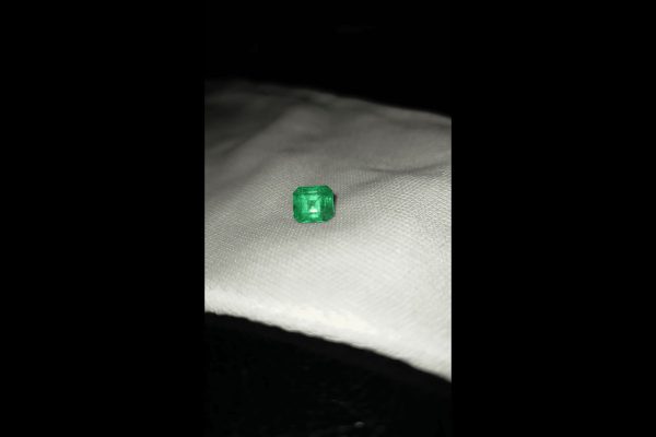 Rare: Muzo Mine Vivid Green Colombian Emerald - Octagon - 2.12 ct - ICG certified