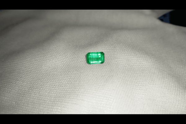 Vivid green Emerald, GIA certified Colombian Emerald for your Vivid green Engagement Ring, Muzo mine GIA certified, loose gemstones