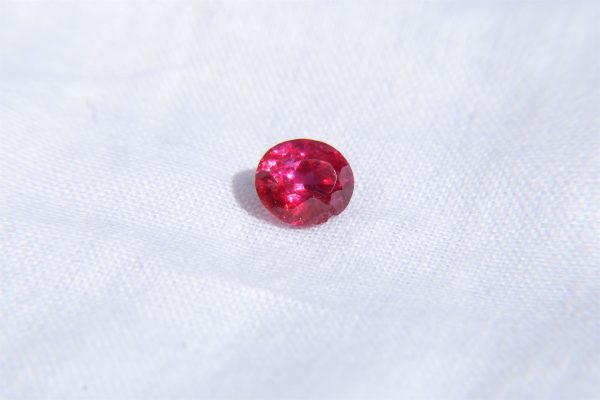 Vivid Red Ruby - Oval - 1.083 ct - IGL certified