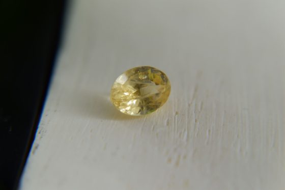 Intense Neon Yellow Sapphire - Oval - 2.05 ct - COR authenticated