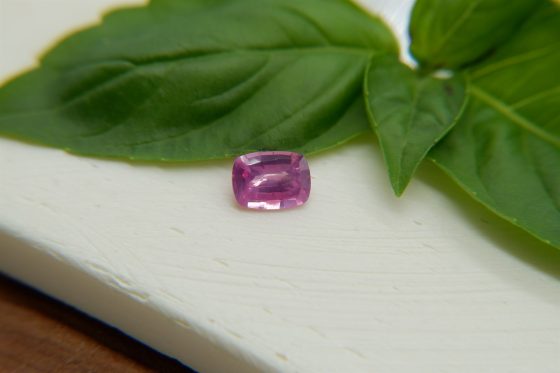 Purplish-Pink Sapphire - Rectangular - 1 ct - COR authenticated