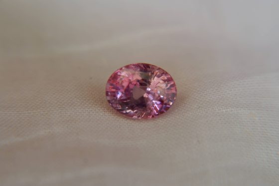 Vivid Red-Pink Sapphire - Oval - 3.49 ct - CSL certified