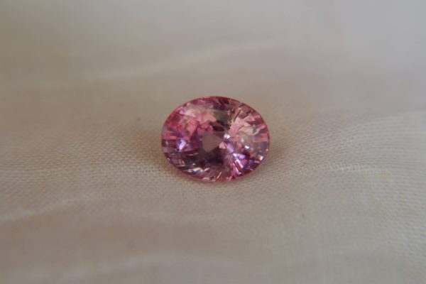 Vivid Red-Pink Sapphire - Oval - 3.49 ct - CSL certified
