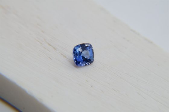 Vivid Cornflower Blue Sapphire - Cushion - 0.87 ct - COR authenticated