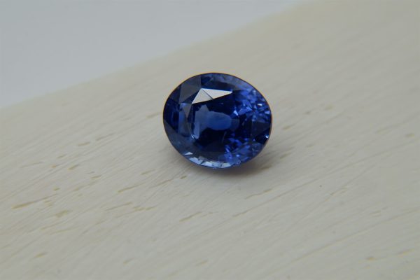 Neon Cornflower Blue Sapphire - Oval - 3.65 ct - AGL certified