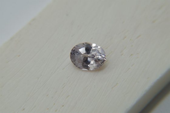 Pastel Pink Sapphire - Oval - 1.95 ct - IGL certified