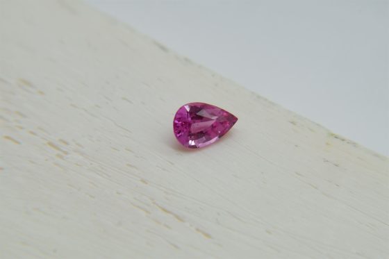 Vivid Orange Pink Sapphire - Pear - 0.773 ct - IGL certified