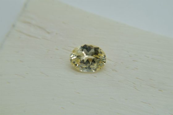 Premium: Vivid Pastel Yellow Sapphire - Oval - 1.525 ct - IGL certified