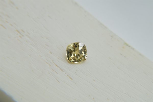 Premium: Vivid Yellow Sapphire - Cushion - 0.90 ct