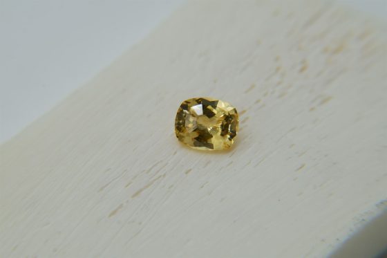 Premium: Vivid Intense Yellow Sapphire - Rectangular - 1.054 ct - AGL certified