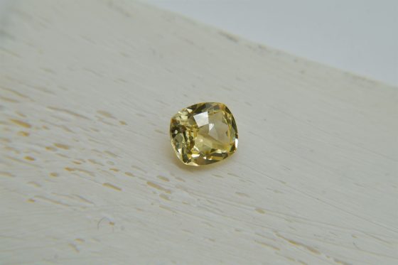 Premium: Vivid Intense Yellow Sapphire - Rectangular - 1.061 ct - IGL certified