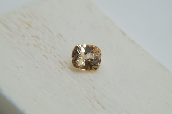 Premium: Vivid Intense Pastel Orange Sapphire - Rectangular - 1.383 ct - IGL certified