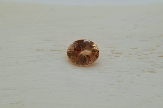 Premium: Pink-Orange Padparadscha-Like Sapphire - Oval - 1.387 ct - IGL certified