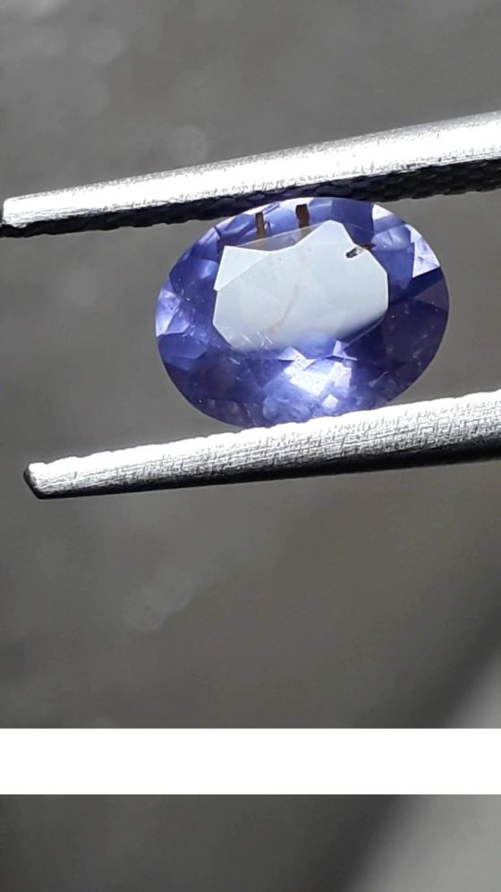 Violet Sapphire - Oval - 0.96 ct - GIA certified