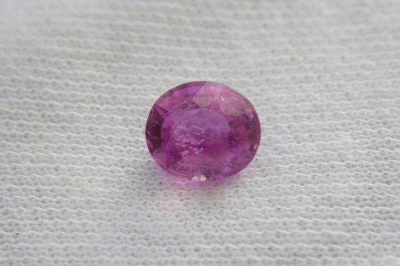 Vivid Pink Sapphire - Oval - 2.05 ct - COR authenticated