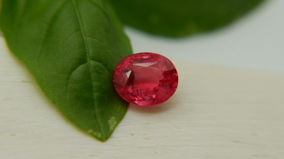 Rare: Neon Orangish-Red Mahenge Spinel - Oval - 1.581 ct - AGL certified