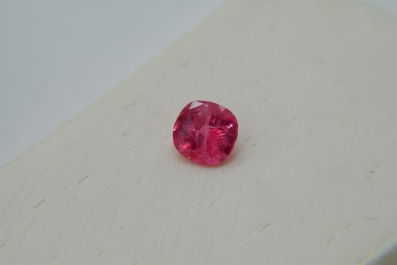 Rare: Neon Hot Pink Mahenge Spinel - Cushion - 1.08 ct - AGL certified