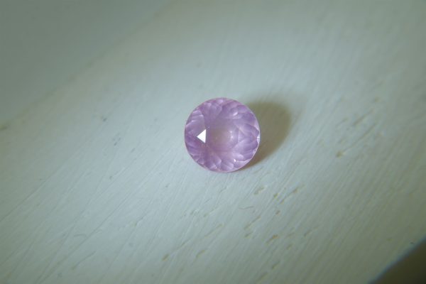 Rare: Neon Fire Pink Mahenge Spinel - Round - 1.15 ct - COR authenticated