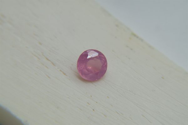 Rare: Neon Fire Pink Mahenge Spinel - Round - 1.20 ct - COR authenticated