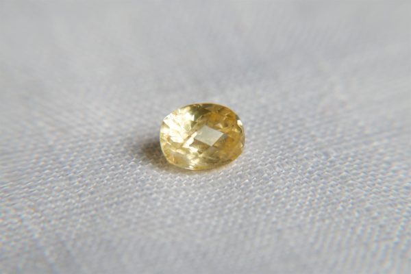 Yellow Metallic Sapphire - Rectangular - 2.05 ct - AGL certified